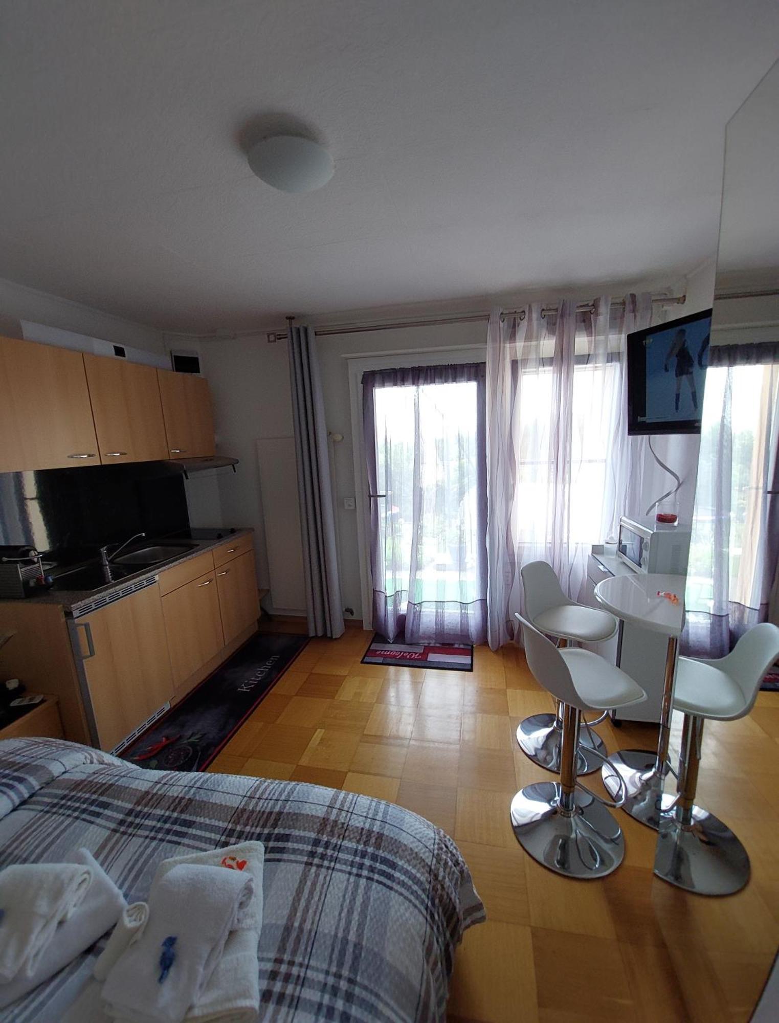 Joli Studio Avec Terrasse Et Vue Exclusivement Pour Non Fumeurs Belmont-sur-Lausanne Exterior photo